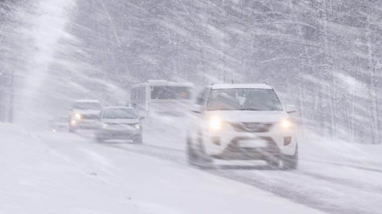 КазАвтоЖол открыл трассы и предупредил о метели 24 февраля