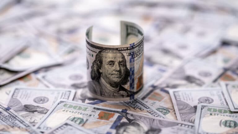 Қор нарығында доллар қайтадан арзандады