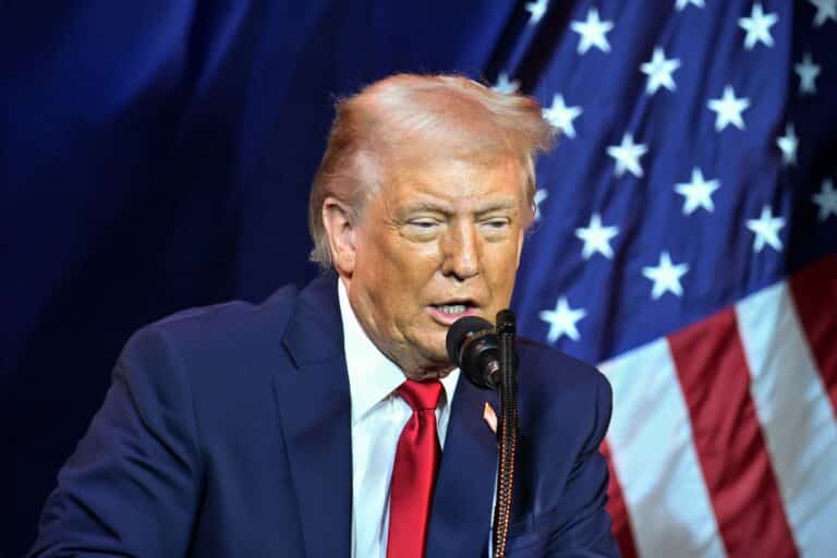 Трамп вводит глобальную пошлину в 10%