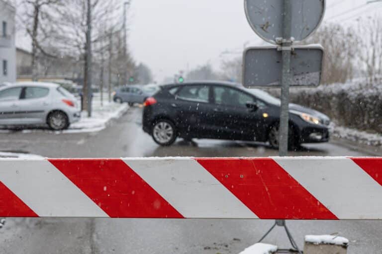 Какие трассы закрыли для автотранспорта  из-за непогоды до 27 февраля