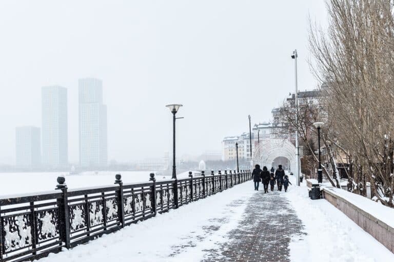 Морозы до 28 градусов и штормовой ветер накроют Казахстан в ближайшие дни