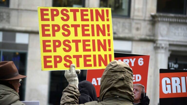Эпштейн мұрагерлері жәбірленушілерге 35 млн доллар төлеуге келісті