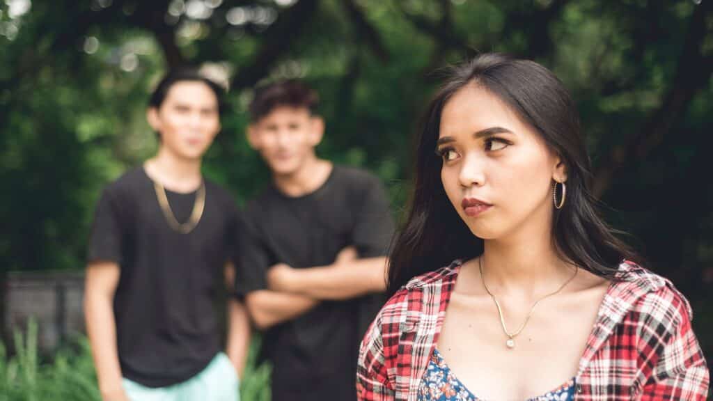 Түркістанда қыз алып қашу заңға қайшы екенін түсіндіріп жатыр