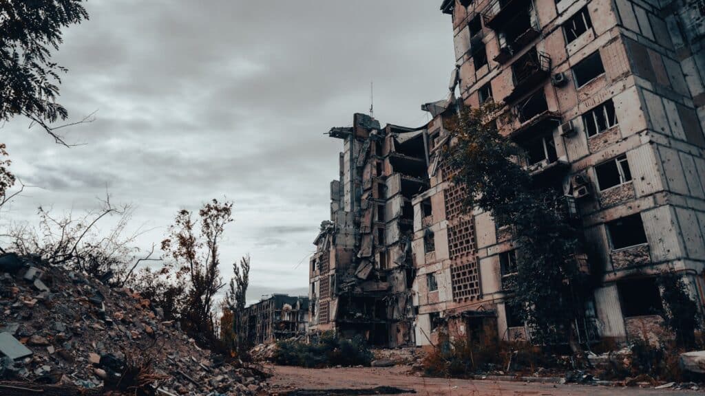 Жетімдер мен жесірлер елі: Украинадағы соғысқа төрт жыл