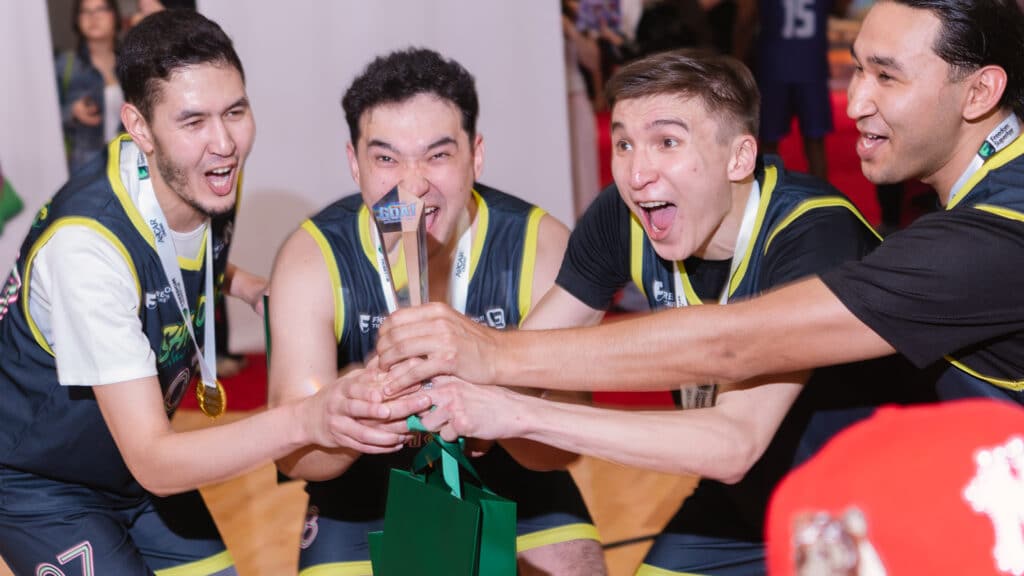 Блогеры, медийщики и музыканты сыграли в баскетбол в Алматы с Freedom Ticketon