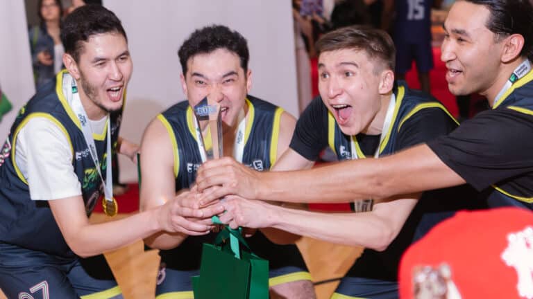 Блогеры, медийщики и музыканты сыграли в баскетбол в Алматы с Freedom Ticketon