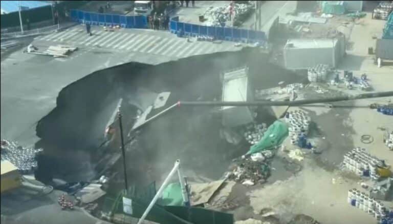 Шанхайда тас жолдың бір бөлігі опырылып түсті