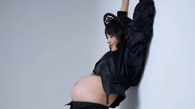 Әнші Мархаба Сәби ана атанбақ