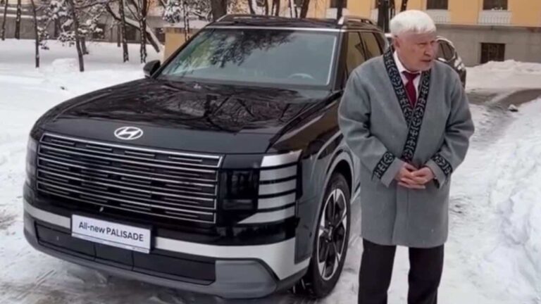 Асқар Жұмаділдаевқа 70 жасқа орай Hyundai Palisade сыйға тартылды