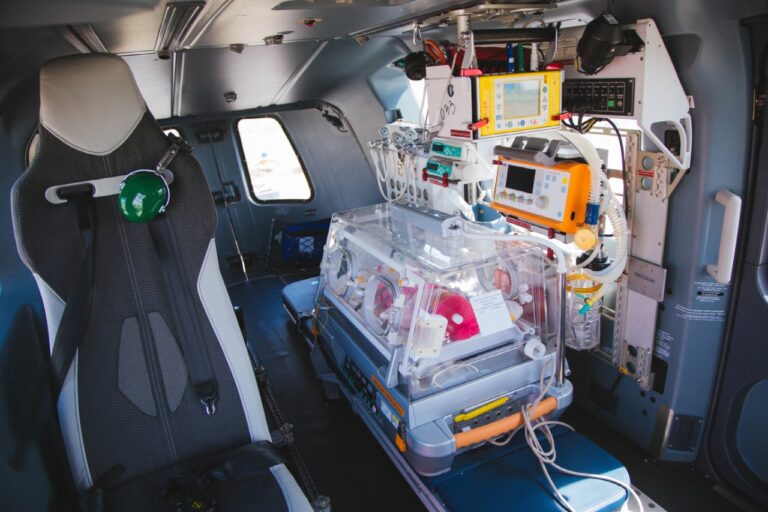 Астанада медициналық авиация қызметкерлері жалақыны көтеруді талап етті