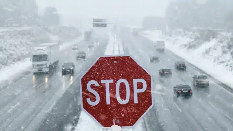 Қалың қар, боран: Тараз – Алматы жолындағы Қордай асуы үш күнге жабылады