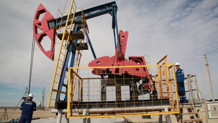 Нефтяникам в Казахстане готовы платить 3,6 млн тенге в месяц