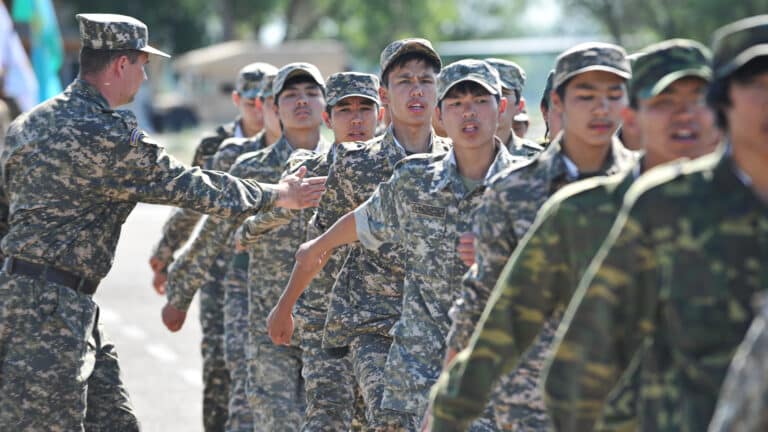 В армии Казахстана будут отсеивать склонных к агрессии солдат
