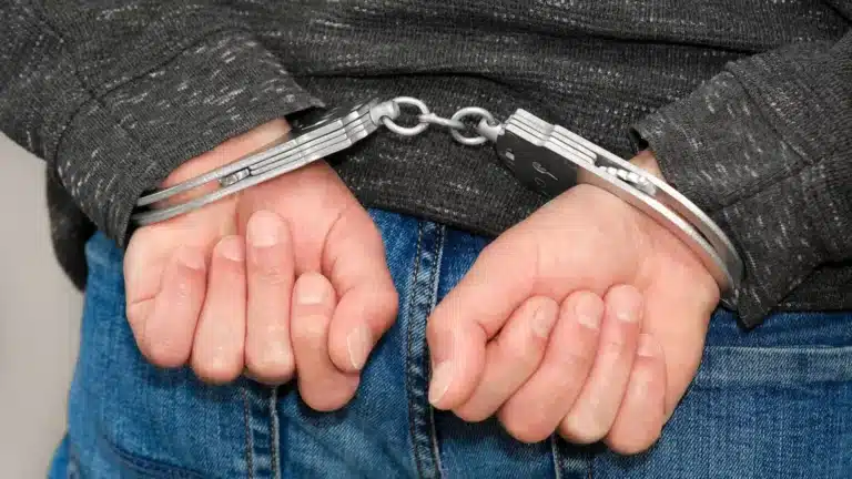 В Алматы раскрыли схему с фиктивными лицензиями в строительстве