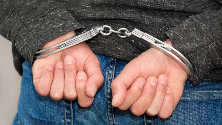 Последнего участника ОПГ, обманувшей казахстанцев на 80 млн тенге, доставили из РФ