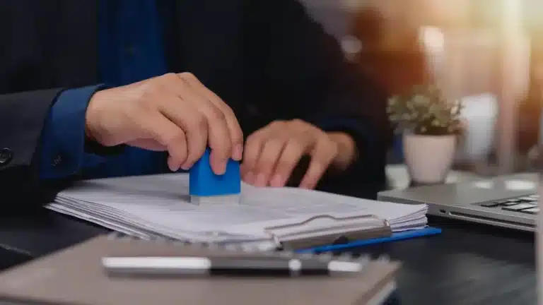 Мемлекеттік қызметкерлердің жұмыс уақыты қысқарады, бірақ бәріне емес