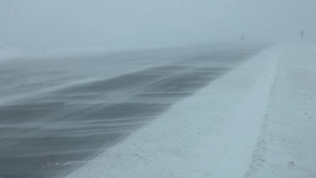 Из-за непогоды закрыли все основные трассы из Астаны