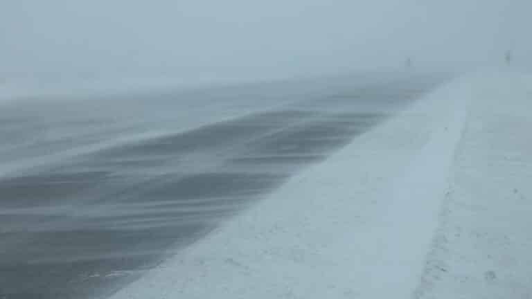 Из-за непогоды закрыли все основные трассы из Астаны