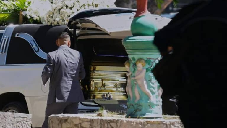 Мексиканского наркобарона Эль Менчо похоронили в золотом гробу