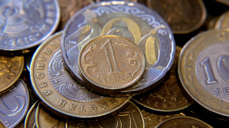 Как долго будет укрепляться курс тенге, рассказали эксперты