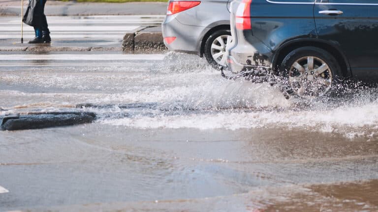 Из-за слишком теплого апреля казахстанцев ждут риски паводков