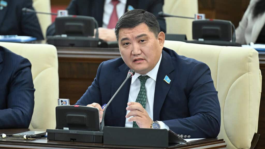 В Центре экспертизы лекарств ответили на обвинения Базарбека о млрд хищениях