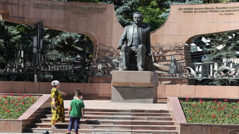 Турция, Россия и Украина: в каких странах сохранились памятники Назарбаеву