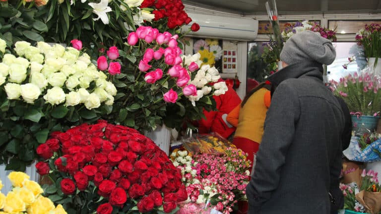 В Алматы к 8 Марта выделили 1150 мест для продажи цветов