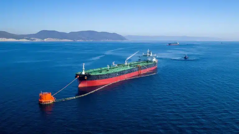 Спрос на российскую нефть вырос, иранскую покупают осторожнее