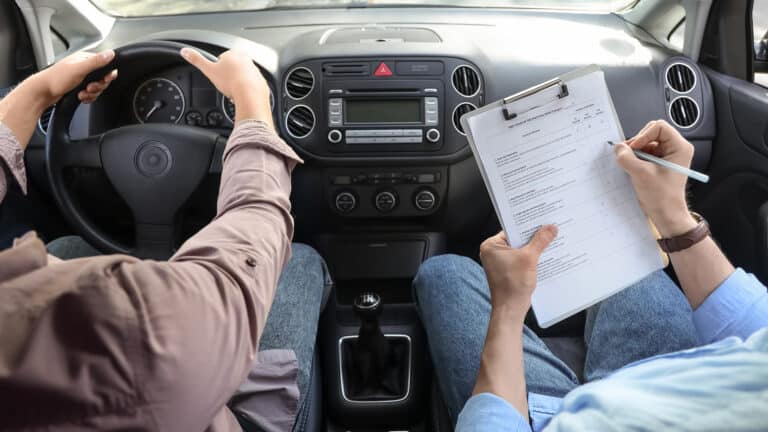 «Тест для идиотов» предложил ввести сенатор после ДТП на Аль-Фараби в Алматы