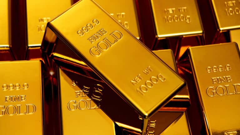 Казахстан продал тонну золота на фоне замедления мирового спроса