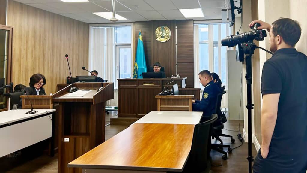 У блогеров Жанабыловых хотят забрать Lamborghini и Lexus для выплаты ущерба