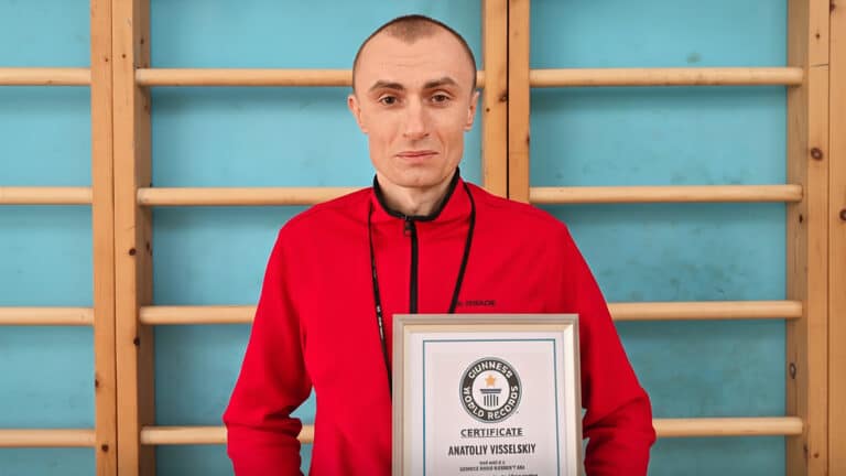 Физрук из Петропавловска превзошел итальянского спортсмена и попал в книгу рекордов