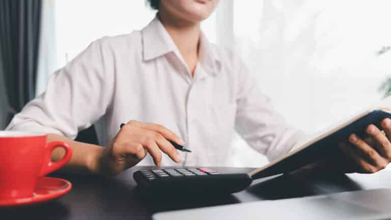 Какие налоги должны заплатить казахстанцы в апреле