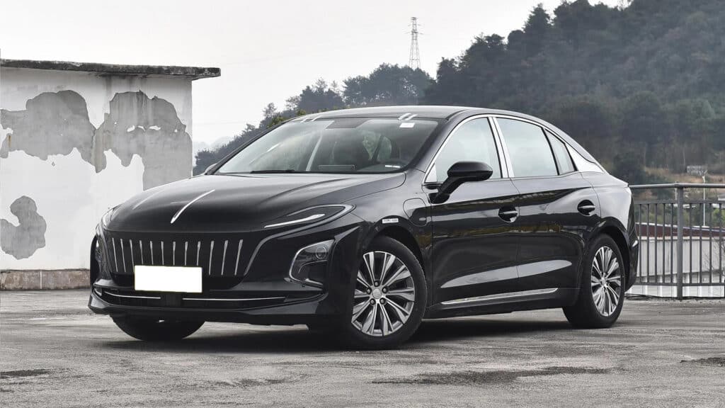 Таксист из Алматы показал реальный запас хода Hongqi E-QM5 зимой