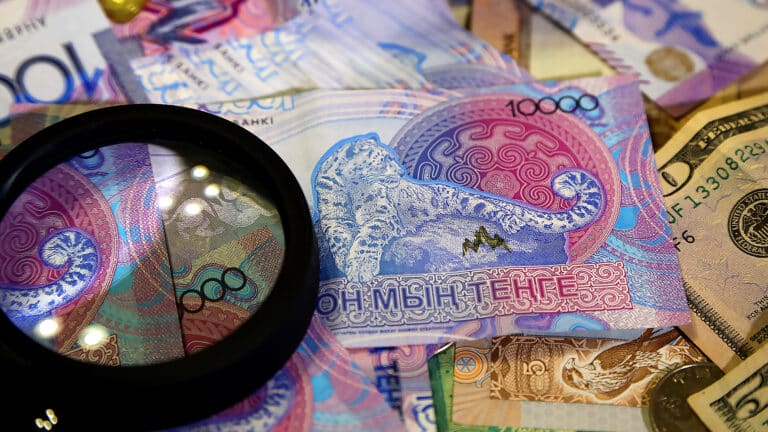 Эксперты спрогнозировали будущее тенге в условиях глобальной нестабильности