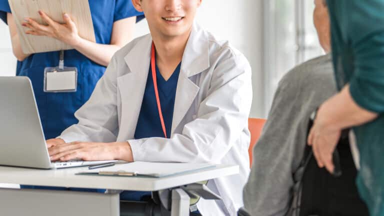 Казахстанцы смогут узнать о состоянии близких в больницах онлайн