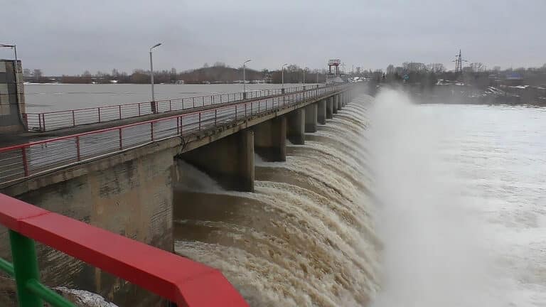 На реках в 7 регионах Казахстана уровень воды поднялся почти на 3 метра
