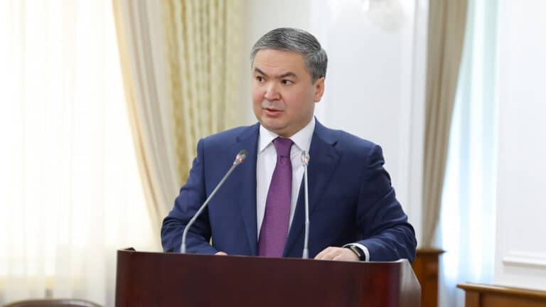 Қазақстан Ресейден келетін жаңа көліктерге еселеп утильалым салығын енгізеді