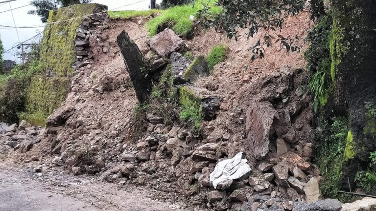 Из-за оползня в селе Бесагаш Алматинской области эвакуировали 17 человек