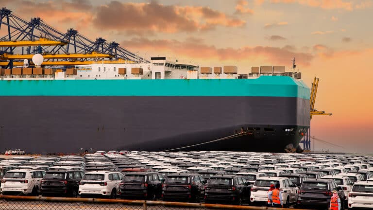 Поставки авто из ОАЭ в Казахстан остановились – эксперты объяснили причины