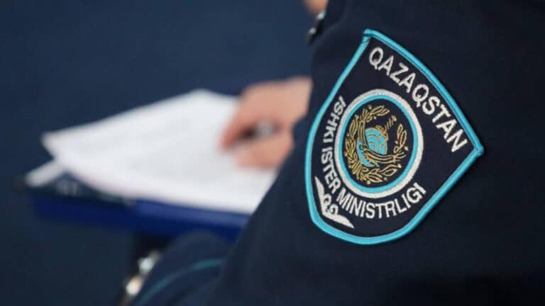 Подозреваемого в убийстве женщины и ребенка в Караганде нашли мертвым в степи