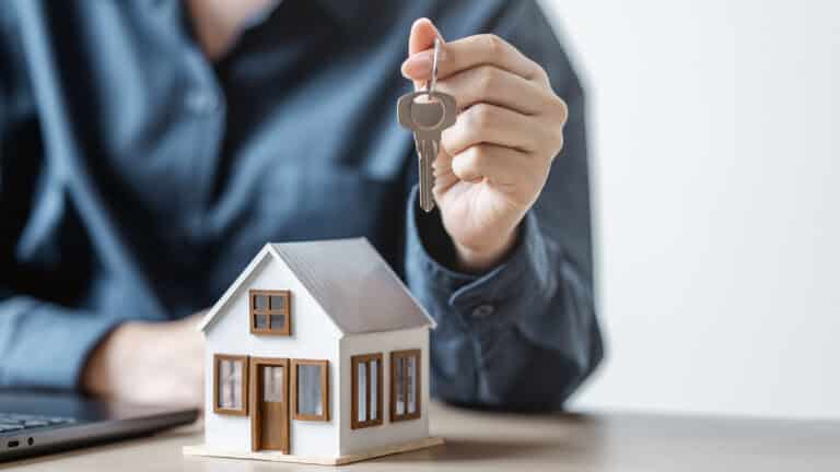 В Казахстане стали значительно реже приобретать жилье