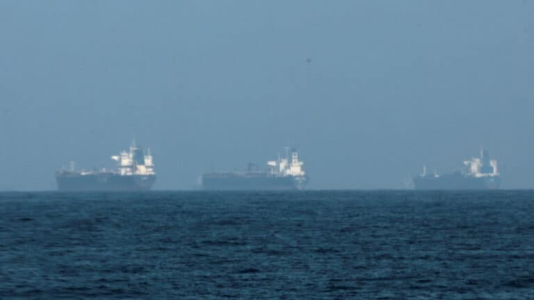 US considers naval escorts for oil tankers in Strait of Hormuz