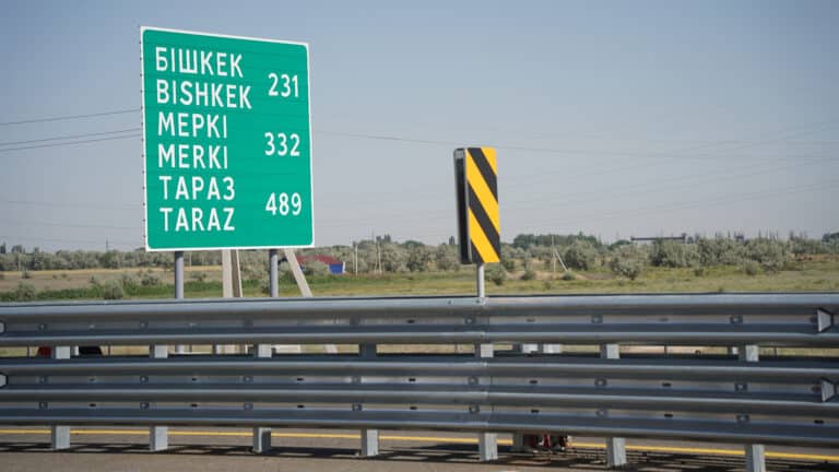 Трассу Алматы – Бишкек расширят после многочисленных жалоб водителей