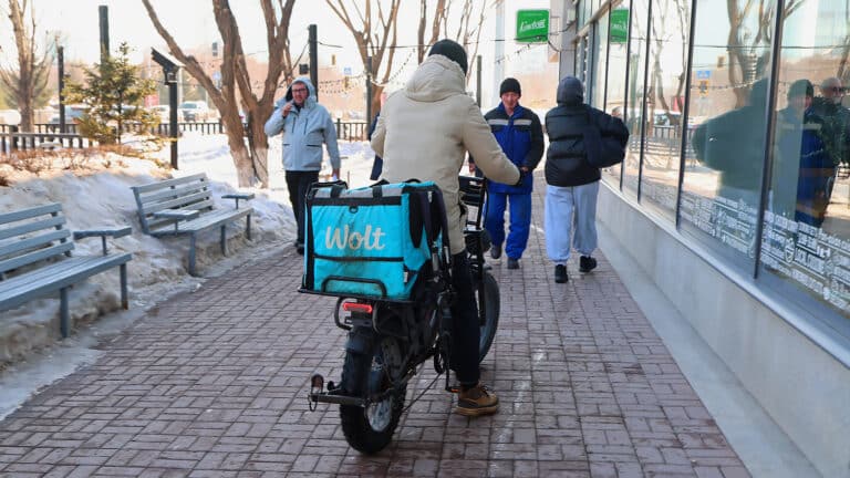 Кто и как больше всего зарабатывает на ажиотаже в Наурыз доставкой