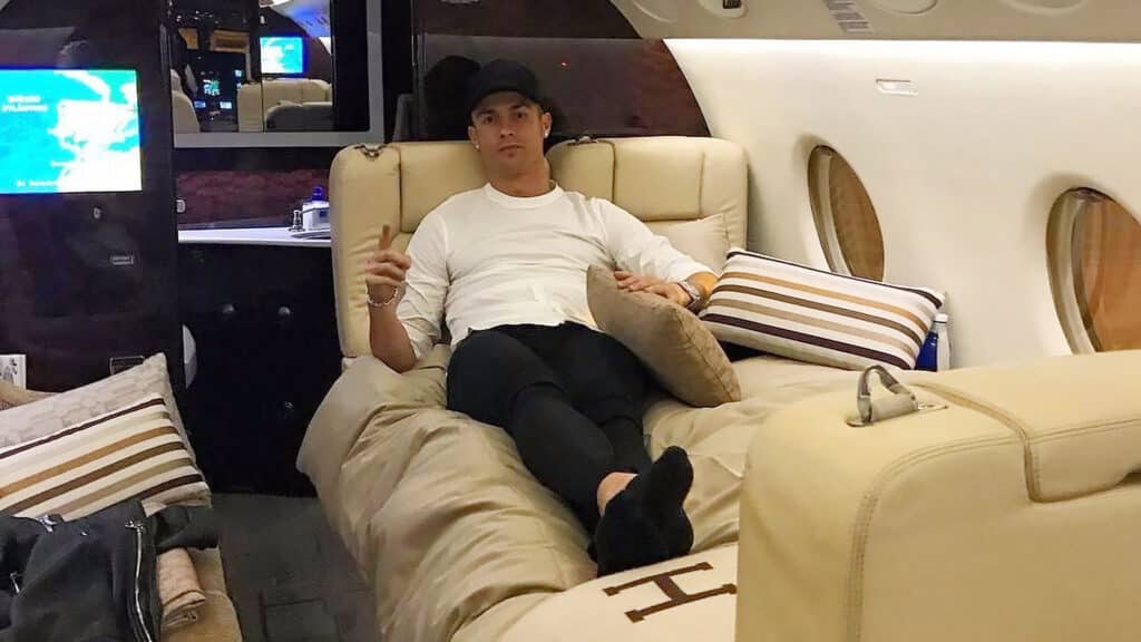 коллаж kursiv.media, бильд-редактор: Серикжан Ковланбаев