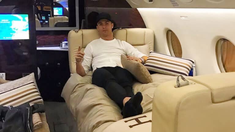 Криштиану Роналду покинул ОАЭ на личном самолете из-за войны на Ближнем Востоке