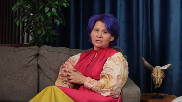 «Шарф из носков»: образы депутатов в национальном стиле к Наурызу разозлили дизайнера