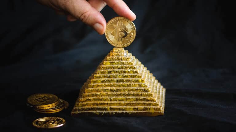 Казахстанцы вложились в пирамиду под видом чилийской криптокомпании